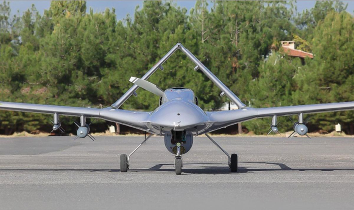 Hiện, quân đội Thổ Nhĩ Kỳ đang được trang bị 86 Bayraktar TB2. Ngoài ra, UCAV này có trong trang bị của Không quân Qatar (6 chiếc), Libya, Azerbaijan và Ukraine (12 chiếc Bayraktar TB2 và 3 trạm điều khiển).