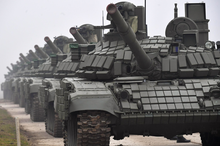 Đáp lại, binh lính Kosovo đã tập trung ở bên kia biên giới với sự yểm trợ của xe bọc thép và các tay súng bắn tỉa, tuy vậy theo đánh giá của giới truyền thông thì nếu nổ ra giao tranh, nhờ xe tăng T-72MS mà Quân đội Serbia sẽ dễ dàng "đè bẹp" đối phương.