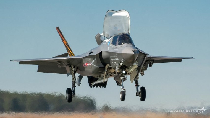 Loại ghế phóng được sử dụng trên chiếc F-35B là ghế phòng dạng Zero - nghĩa là có thể giúp phi công thoát ly an toàn, ngay cả khi máy bay còn đang đậu trên mặt đất.