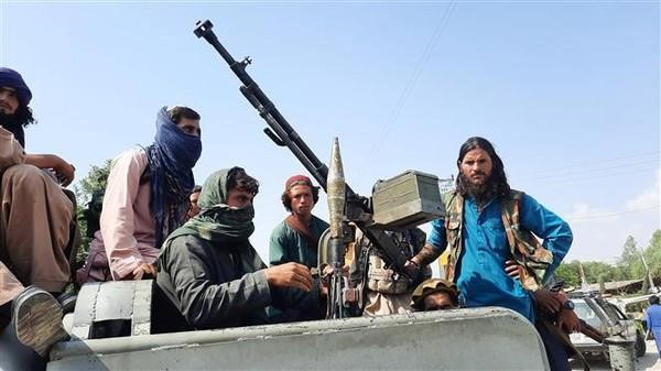 Theo Fahim Dashti, người phát ngôn cho FANR cho biết, Taliban đã mở một vài đợt tiến công ở Khawak từ thung lũng Andarab thuộc Baghlan.