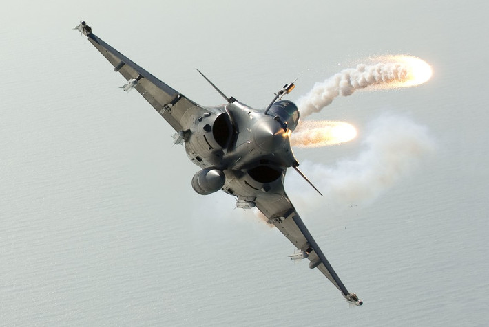 Loại tên lửa hiện đại này của Pháp, có thể cho phép chiến đấu cơ Rafale tấn công mục tiêu từ khoảng cách lên tới 150 km - thay vì chỉ khoảng 100 km như nhiều loại chiến đấu cơ tương đương hiện nay. Nguồn ảnh: Pinterest.