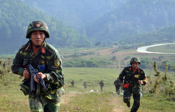Đi suốt chiều dài lịch sử, là những khó khăn vất vả mà quân đội ta đã phải đối mặt. Nhưng bất chấp tất cả, đội quân từ nhân dân mà ra vẫn kiên cường đánh thắng mọi kẻ thù, giữ vững non sông và bình yên cho dân tộc.