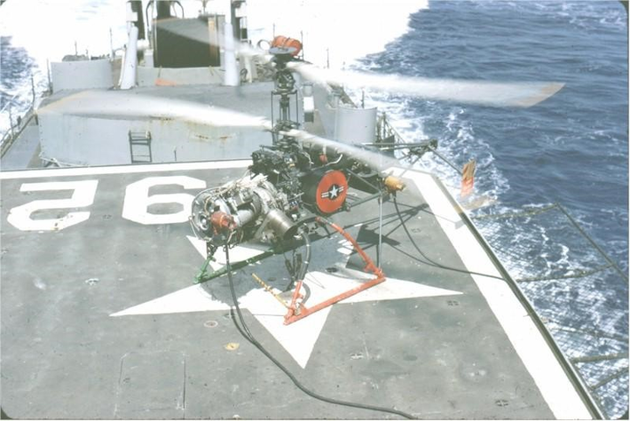 Đối với nhiệm vụ này, các UAV cất và hạ cánh thẳng đứng trên tàu rất phù hợp, tác giả của bài báo chỉ rõ. Máy bay không người lái đầu tiên như vậy (trực thăng không người lái chống tàu ngầm Gyrodyne QH-50) được tạo ra ở Mỹ vào cuối những năm 1950.