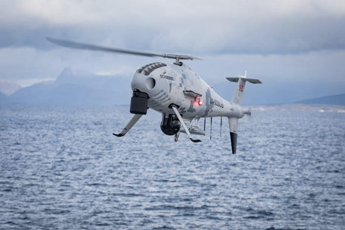 Chuyên gia David Oliver nhấn mạnh: “Đây là lần đầu tiên ở châu Âu, một chiếc UAV hải quân được 'ngâm mình' trong hệ thống tác chiến của một tàu sân bay trực thăng".