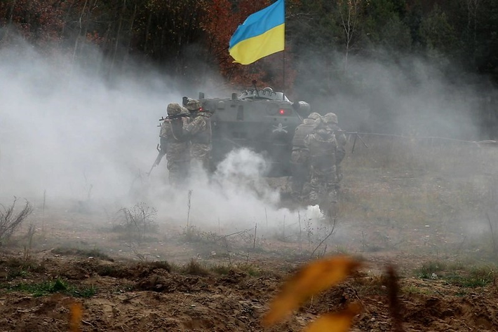 Trong cuộc tấn công, quân đội quốc gia Ukraine đã sử dụng nhiều máy bay không người lái trong nỗ lực phá hủy các mỏ dầu, được cho là đang nằm trong vùng kiểm soát của phe ly khai miền Đông.