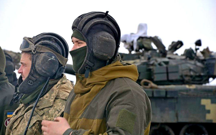 Hồi đầu năm nay, Ukraine từng tiến quân áp sát miền Đông, tạo thế gọng kìm vào các vị trí đóng quân của phe ly khai. Tuy nhiên hai bên không tiến hành giao tranh, do có sự can thiệp của Nga.