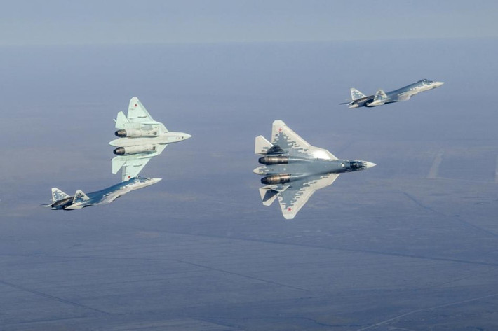 Tới nay, Không quân Vũ trụ Nga vẫn chỉ có khoảng 20 chiếc tiêm kích Su-57 trong biên chế, dự kiến tới hết năm nay sẽ nhận thêm 4 chiếc nữa.