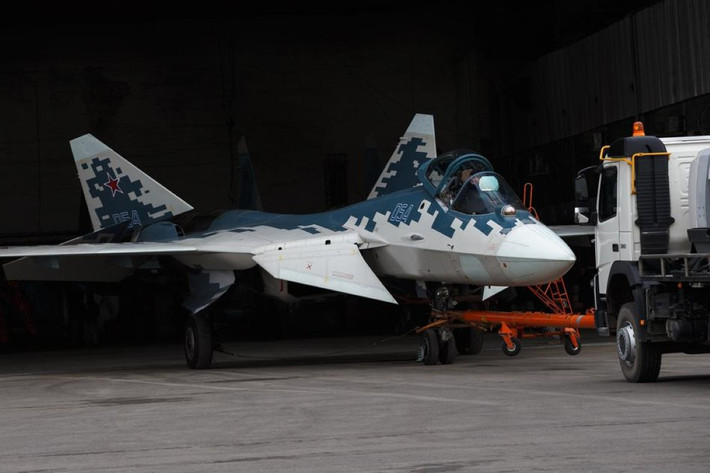 Thực tế, Ấn Độ đã rút khỏi chương trình nghiên cứu và hoàn thiện Su-57, để lại cho Nga rất nhiều khó khăn - đặc biệt là trong vấn đề tài chính.