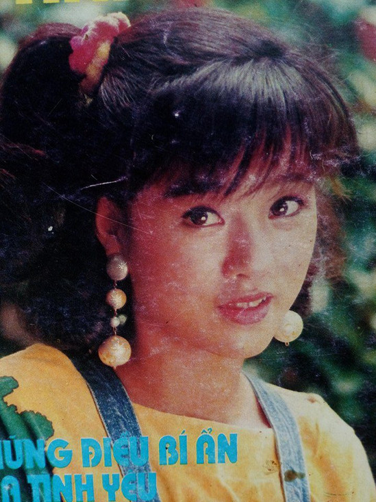 Nữ diễn viên sinh năm 1972 được sinh trưởng trong một gia đình có truyền thống về nghệ thuật. Ngay từ nhỏ, chị đã được định hướng trở thành một diễn viên múa ballet giống như mẹ của mình.