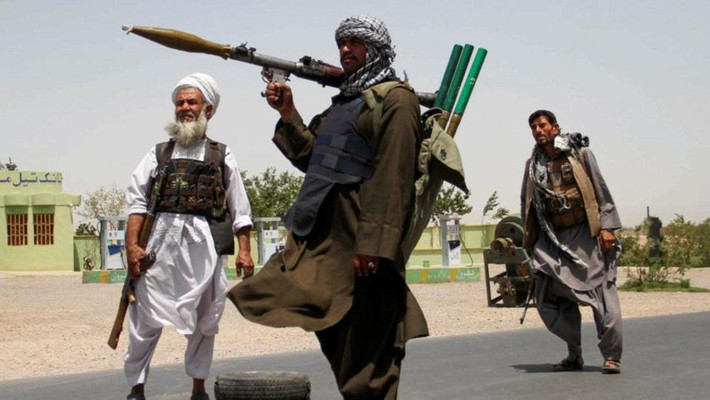 Taliban còn tích cực sử dụng chiến tranh tâm lý theo đúng chủ nghĩa khủng bố, tổ chức này chỉ đơn giản là ám sát một cách có hệ thống tất cả những người trung thành với chính phủ Kabul, bao gồm công chức, bác sĩ, nhà báo...