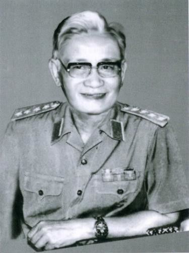 Đồng chí Lê Trọng Tấn được phong quân hàm Đại tướng năm 1984; đồng chí từng giữ các chức vụ Thứ trưởng Bộ quốc phòng và Tổng tham mưu trưởng (1980 - 1986).