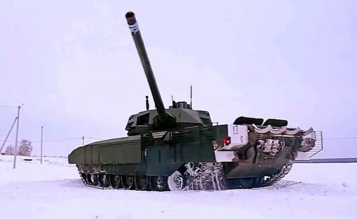 Chủ đề chính của cuộc phỏng vấn là việc Ukraine sẽ chống lại xe tăng Nga như thế nào trong trường hợp phát sinh xung đột và triển vọng đối với dòng xe tăng T-14 Armata do Nga sản xuất.