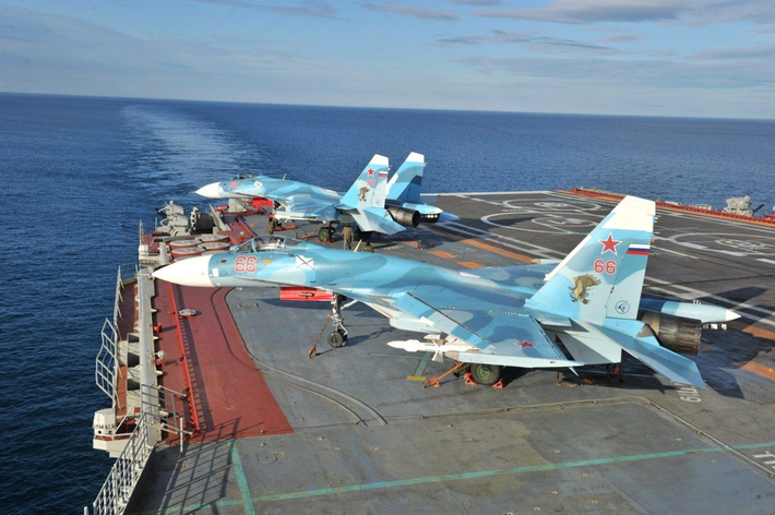 Giới phân tích đánh giá rằng, tiêm kích Su-33 sẽ sớm cần được nâng cấp trong tương lai, tuy nhiên quá trình nâng cấp phải phù hợp với những yêu cầu, và đặc điểm của tàu sân bay tiếp theo mà Nga dự định sẽ sở hữu.