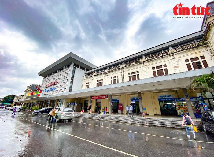 Sảnh chính của ga Hà Nội vắng vẻ trong ngày giáp Tết Nguyên đán.