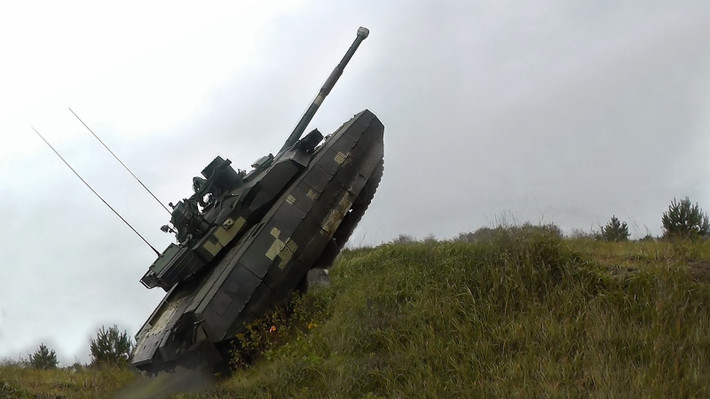 Ở thời điểm hiện tại, Kiev vẫn đang nỗ lực quảng cáo xe tăng T-84 Oplot ra nước ngoài nhằm giành được các hợp đồng giá trị kinh tế cao. Nguồn ảnh: QQ.
