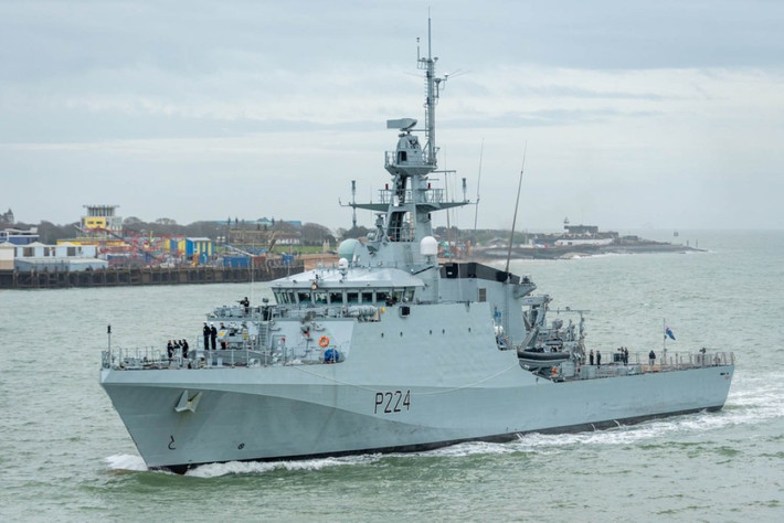 Ngoài ra, HMS Trient còn có nhiều giá gắn súng máy, cho phép triển khai thêm các loại vũ khí cá nhân hoặc vũ khí cộng đồng khác, như đại liên, trung liên hoặc súng máy hạng nhẹ.