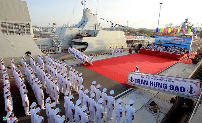 Đây được coi là hành trình "về quê mẹ" của cả hai tàu chiến này. Trước đó, tàu Trần Hưng Đạo và tàu Quang Trung, đều được đóng tại nhà máy đóng tàu Zelenodolsk, Nga.