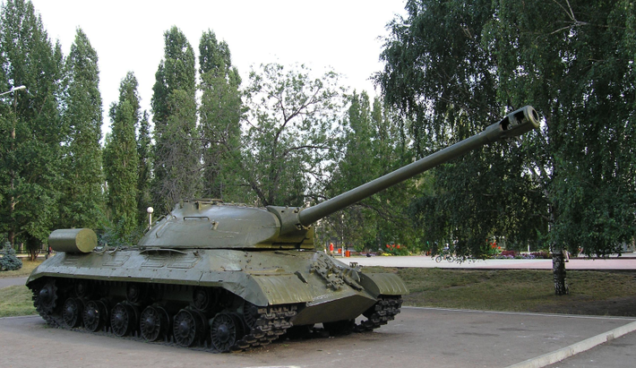 "Xe tăng IS-3 của tôi đều di chuyển với tốc độ tối đa, điều này thực sự thử thách với xe tăng hạng nặng, và tôi phải nói rằng không hề có một chiếc IS-3 nào bị hỏng cả, không có một chiếc nào bị tụt lại phía sau. Đó là một ví dụ rõ ràng, tôi nghĩ IS-3 không phải là không đáng tin cậy, mà đơn giản là nó bị đánh giá quá thấp", Dmitri Rotar nhấn mạnh.
