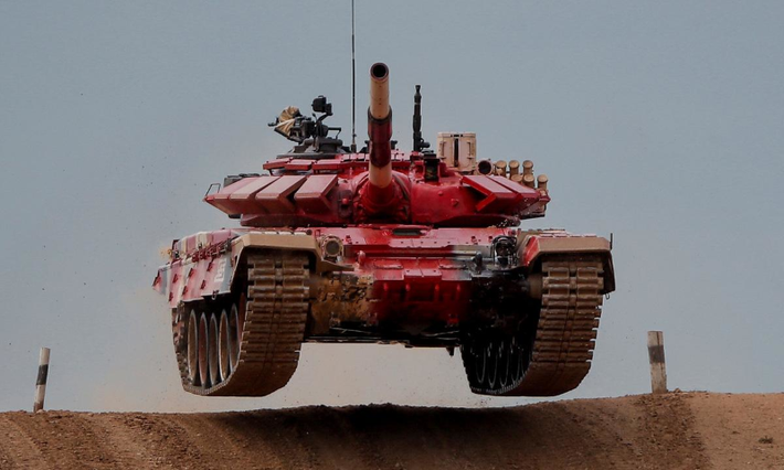 Những chiếc xe tăng T-72 được cải tiến có thể trở thành một kẻ săn mồi cực kỳ nguy hiểm. Mặc dù mẫu chiến xa này đã có tuổi đời 50 năm, nhưng nó vẫn được lực lượng mặt đất của Nga tỏ ra đặc biệt yêu thích.
