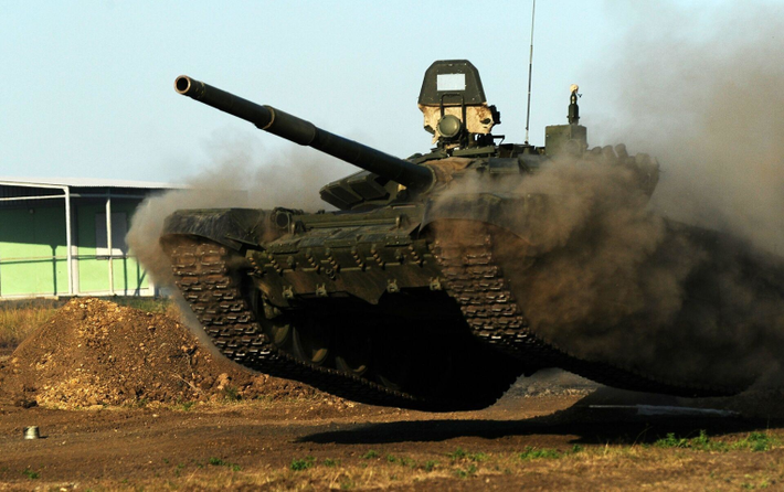 Lực lượng vũ trang Nga có trong trang bị khoảng 10 nghìn xe tăng T-72, mặc dù phần lớn chúng ở trạng thái niêm cất bảo quản. Hiện tại họ có kế hoạch cải tiến một phần lên phiên bản xe tăng chủ lực T-72B3M để giữ vai trò xương sống binh chủng thiết giáp.