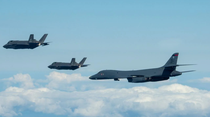 "Tổng số 140 máy bay ném bom B-1, B-2 và B-52 hiện tại có thể thực hiện 30 phi vụ tấn công mỗi ngày, số lượng như vậy là quá ít và không đáp ứng được yêu cầu nhiệm vụ”.
