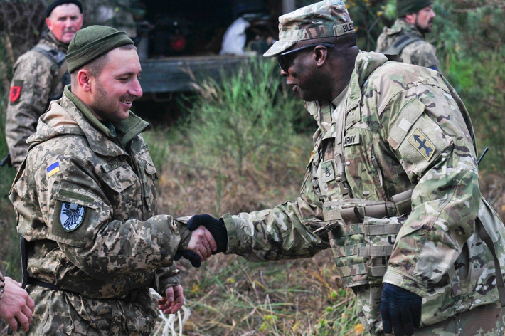 "Ukraine muốn được cung cấp viện trợ quân sự từ Mỹ với quy mô sánh ngang số tiền mà Afghanistan đã nhận được", ông Milovanov nhấn mạnh.