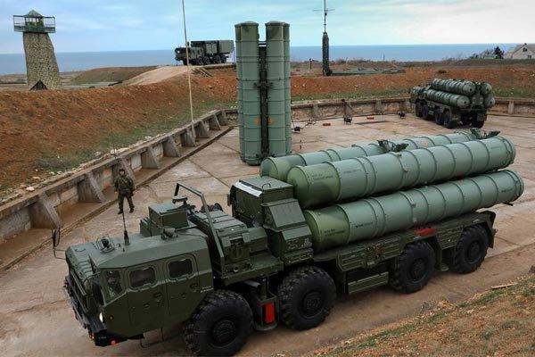 Đặc tính của đạn tên lửa thuộc tổ hợp THAAD là nó có tầm bay rất cao, tốc độ rất nhanh nhưng lại rất ít cơ động. Quả đạn đánh chặn hầu như chỉ bay theo quỹ đạo đơn giản đến địa điểm dự kiến theo tính toán của đài radar điều khiển.