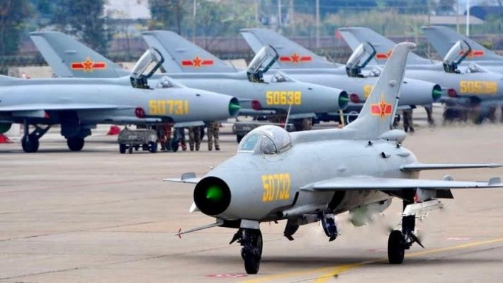 Hiện nay Trung Quốc nổi lên là đối thủ đáng gờm bên cạnh Nga, do tiềm lực kỹ thuật vẫn còn hạn chế nên họ thường phải sử dụng chiến đấu cơ hạng nhẹ.