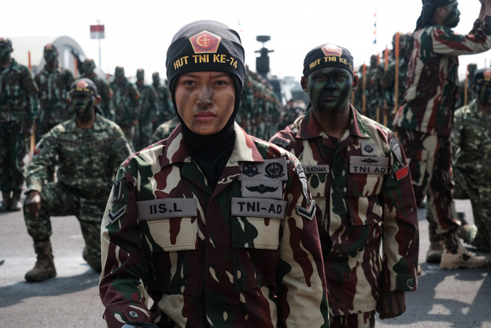 Có dân số đông thứ tư thế giới, Indonesia hiện đang là quốc gia Hồi giáo đông dân nhất. Tuy nhiên, quân đội nước này vẫn tuyển nữ giới vào rất nhiều vị trí khác nhau.