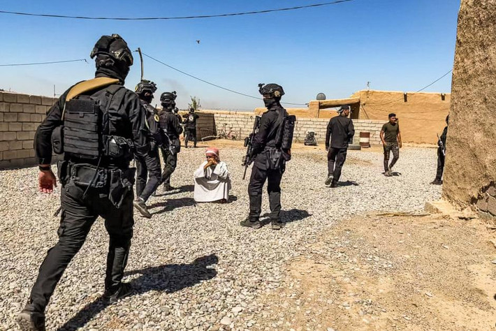 Bốn năm sau khi bị đánh bại ở Mosul, các phiến quân IS đã quay trở lại với những nhóm phiến quân nhỏ. Chúng tấn công các chốt kiểm soát của quân đội và cảnh sát Iraq, ám sát lãnh đạo địa phương, phá hoại đường dây truyền tải điện và tấn công các mỏ dầu