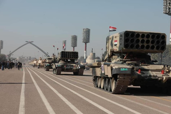 Tổ hợp pháo phản lực phóng loạt TOS-1 do Liên Xô sản xuất và viện trợ cho Iraq trong quá khứ. Mỗi tổ hợp TOS-1 có 24 ống phóng cỡ nòng 220 mm. Nguồn ảnh: Sina.