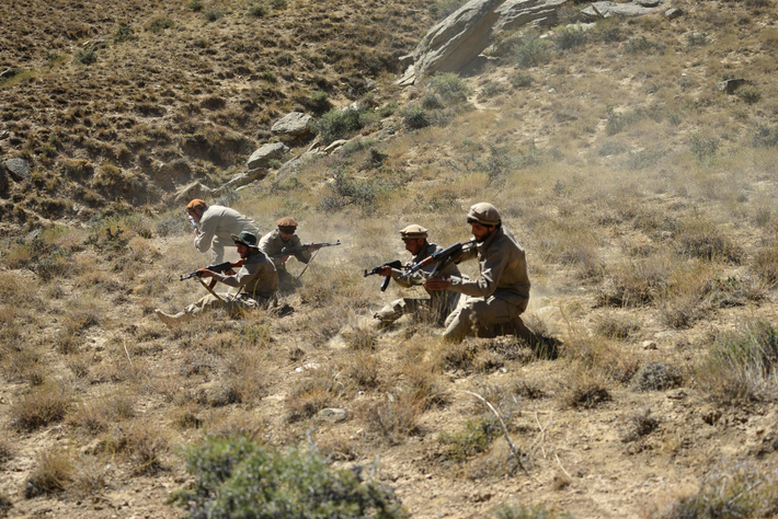 Trước đó, giới phân tích cũng cho Nga hoàn toàn có thể hỗ trợ quân kháng chiến Afghanistan trong cuộc chiến chống Taliban, miễn là lực lượng kháng chiến, có thể mở "đường máu" ra biên giới phía Bắc giữa Afghanistan và Tijikistan để khai thông thế bao vây.