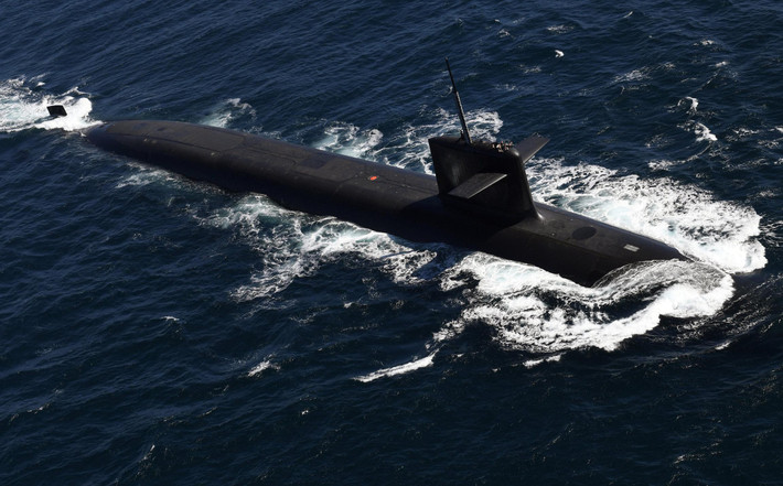 Pháp ước tính, việc hoàn thành một chiếc SSBN thế hệ 3 sẽ cần đến tổng cộng 100.000 linh kiện và thiết bị, cùng với đó là hàng trăm km dây điện. Do đó, việc tạo ra các tàu ngầm này chỉ có thể thực hiện được bởi một vài quốc gia trên thế giới.