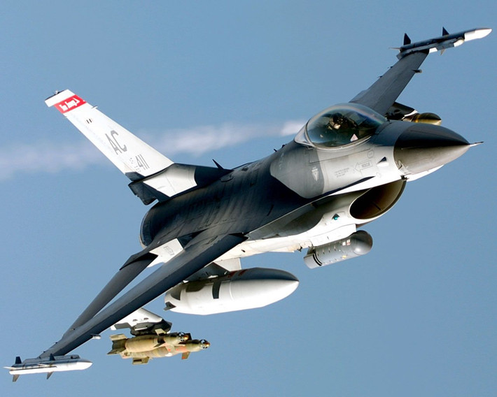 Việc các quốc gia trên thế giới thi nhau bán thanh lý tiêm kích F-16 không phải là do loại tiêm kích này đã cũ và không còn khả năng tham chiến, đơn giản chỉ là do tiêm kích F-35 đang dần phổ biến.
