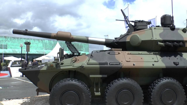 Centauro II sử dụng khung gầm bánh lốp với 4 cầu chủ động cho phép vượt dốc 60%, lội nước sâu 1,5 m mà không cần chuẩn bị trước.