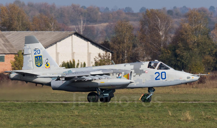 Su-25 được phát triển vào cuối thập niên 1960 dưới thời Xô Viết, chúng được ra đời với nhiệm vụ yểm trợ cho lục quân Liên Xô.