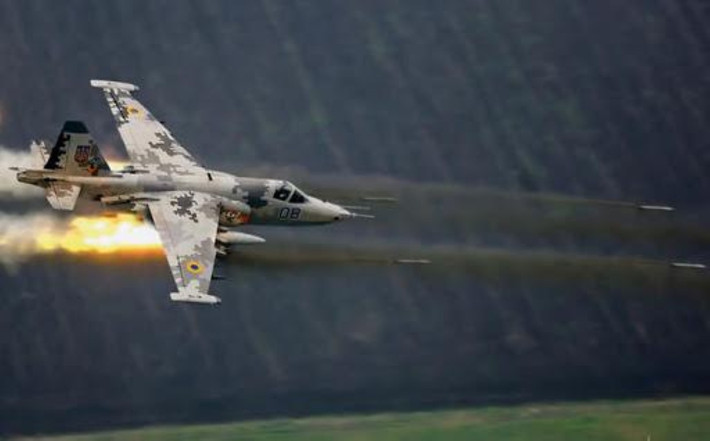 Mặt khác những chiếc Su-25 của Ukraine được cho là thua kém rất nhiều so với phiên bản Su-25M3 của Nga, chính vì vậy nếu Kiev dùng Su-25 để tấn công Hạm đội Biển Đen của Nga, chăc chắn hiệu quả chiến đấu sẽ rất thấp.