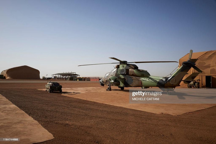 Chính phủ Australia vừa quyết định mua 29 trực thăng tấn công Apache AH64E hay còn gọi là Apache Guardian do Tập đoàn Boeing của Mỹ sản xuất để thay thế phi đội trực thăng Tiger đang hoạt động với nhiều bất ổn. Theo kế hoạch của Bộ Quốc phòng Australia, phi đội trực thăng công nghệ cao Apache sẽ được biên chế cho Lục quân và bắt đầu sử dụng từ năm 2025.