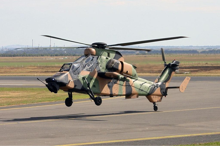 Trực thăng tấn công Tiger lần đầu tiên được đưa vào phục vụ hồi tháng 12 năm 2004, hiện nó đang biên chế cho hai tàu đổ bộ trực thăng lớp Canberra (LHD) của Hải quân Hoàng gia Australia (RAN).