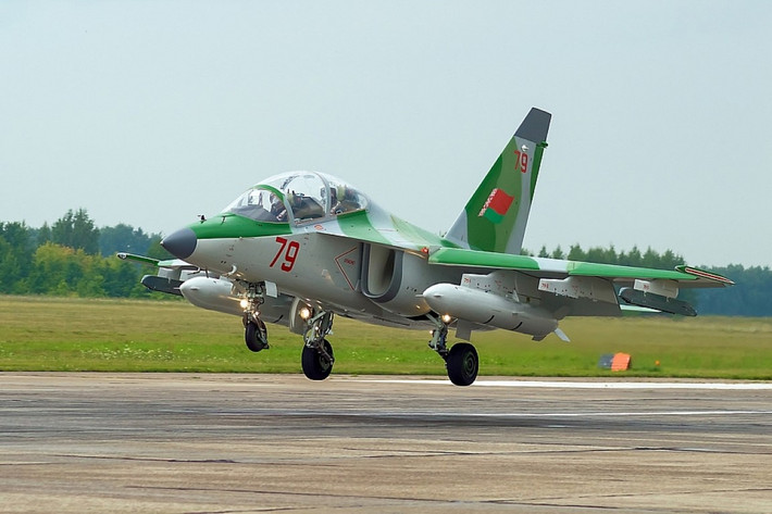 Nguyên nhân của vụ việc vẫn đang được giới chức Belarus điều tra, làm rõ. Được biết, Yak-130 là loại huấn luyện cơ tiên tiến bậc nhất hiện nay. Loại huấn luyện cơ này ra đời để thay thế L-39, cũng hoàn toàn có thể được sử dụng như một máy bay chiến đấu hạng nhẹ. Nguồn ảnh: Avia.