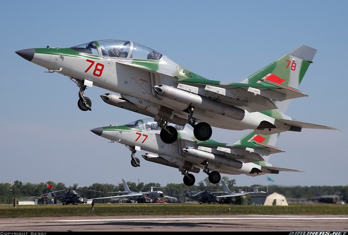 Trước đó vào chiều ngày 19/5 theo giờ địa phương, một chiếc Yak-130 của Không quân Belarus đã rơi trong khi thực hiện nhiệm vụ bay huấn luyện thường kỳ. Vụ việc khiến toàn bộ hai phi công trên máy bay thiệt mạng.