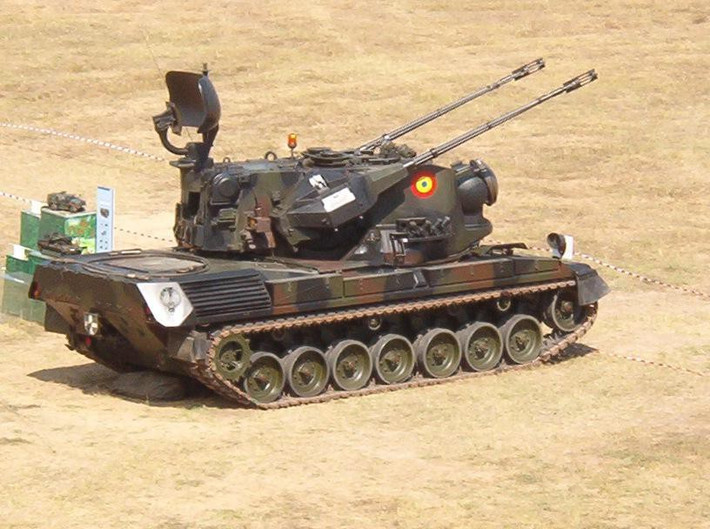 Tương tự Tunguska, Leclerc Flakpanzer nhận được vũ khí tên lửa và pháo kết hợp, cụ thể là hệ thống này được trang bị hai bệ phóng đôi của tên lửa phòng không vác vai Mistral, có khả năng bắn trúng mục tiêu trên không ở khoảng cách lên tới 6.000 mét.