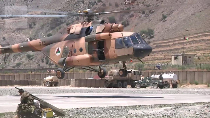 Ngoài ra cánh quạt đuôi của chiếc Mi-17 được bố trí ở bên trái thay vì bên phải như Mi-8 để tăng khả năng ổn định của trực thăng, do động cơ mới có công suất lớn hơn.