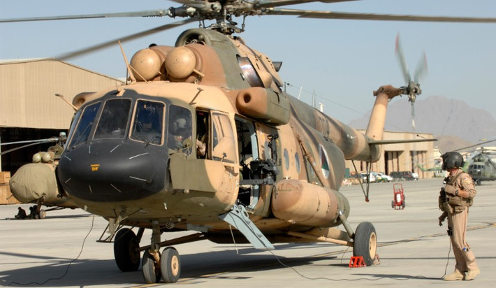 Điểm khác biệt dễ nhận thấy của dòng trực thăng cải tiến Mi-17 so với Mi-8 nguyên bản đó là nó được bổ sung thêm 2 lưới lọc trước cửa hút không khí của động cơ.
