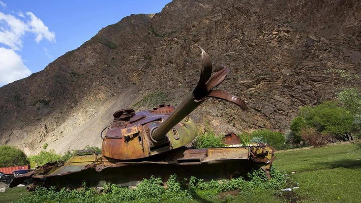 So với tình trạng của quân kháng chiến Afghanistan hiện tại, khi mà lực lượng này bị bao vây và có nguồn dự trữ giới hạn, việc bị mất 150 thiết giáp và xe tăng vào tay đối phương, rõ ràng là một việc không thể chấp nhận được.
