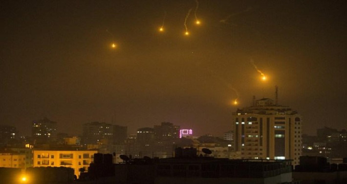 Theo phía Israel, vào đêm 11/5, khoảng 200 quả rocket đã được bắn từ lãnh thổ của Dải Gaza, 1/3 số đó không tới biên giới Israel. Tỷ lệ đánh chặn thành công của hệ thống phòng thủ tên lửa Vòm Sắt được thông báo vượt quá 90%.