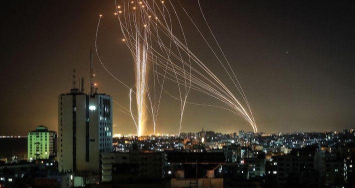 Theo ông Khatylev: “Iron Dome rất có ý nghĩa đối với Israel. Đây là tổ hợp phòng thủ tên lửa được đưa vào phục vụ từ năm 2010. Cung cấp khả năng đánh chặn nhanh chóng các tên lửa tầm ngắn và đạn pháo, bao gồm rocket tự chế Qassam của người Palestine".