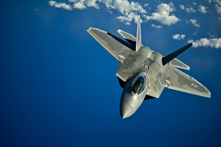 Theo các thông tin được tờ Aviationist đăng tải, chiếc tiêm kích F-22 này thuộc biên chế của Không đoàn 325, Không quân Mỹ.