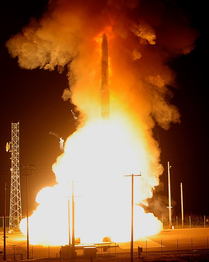 LGM-30 Minuteman là loại tên lửa đạn đạo liên lục địa, được quân đội Mỹ phát triển và đưa vào biên chế sử dụng từ năm 1962 cho tới nay.
