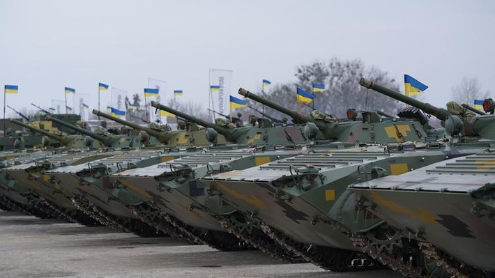 Sau khi Liên Xô tan rã, lực lượng vũ trang Ukraine trên thực tế đã nhận được tất cả thiết bị quân sự từ ba quân khu trước đây, với riêng xe chiến đấu bộ binh là hơn 3.000 chiếc, trong đó BMP-1 khoảng 1.800 xe, nhưng hiện tại số còn phục vụ lại rất ít.